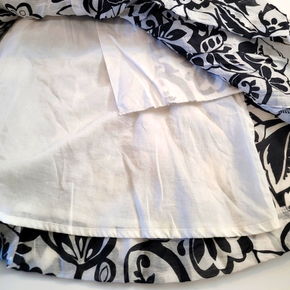 NWT Express Black and white floral Skirt w/pockets - Picture 3 of 8